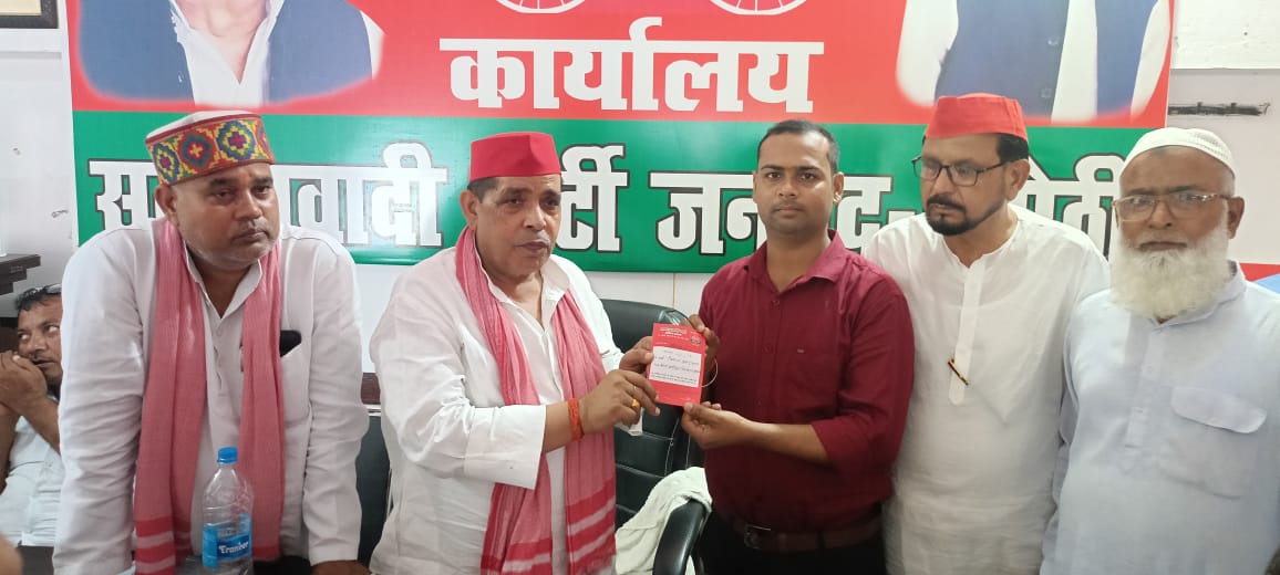 विशाल यादव बने अमेठी समाजवादी पार्टी के जिला सोशल मीडिया प्रभारी। जिला अध्यक्ष श्री रामउदित यादव ने किया सम्मानित